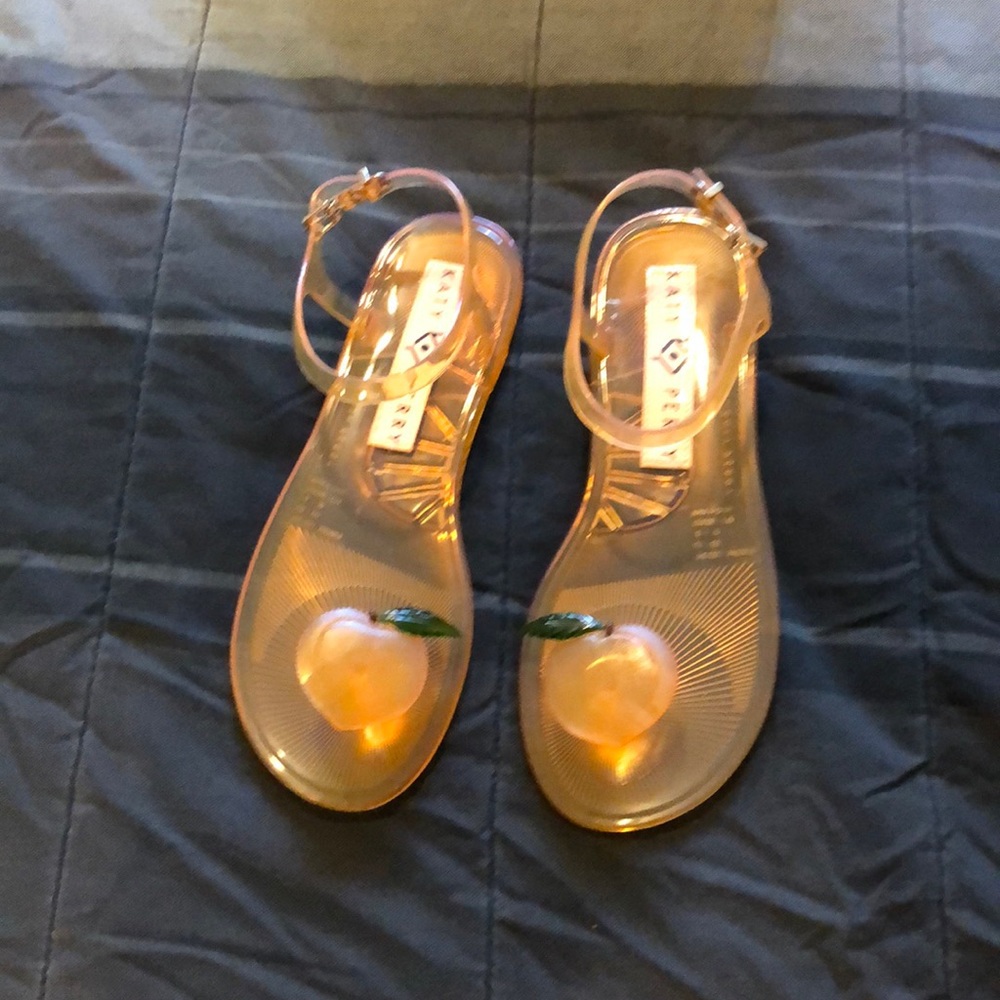 Cute jelly sandals.